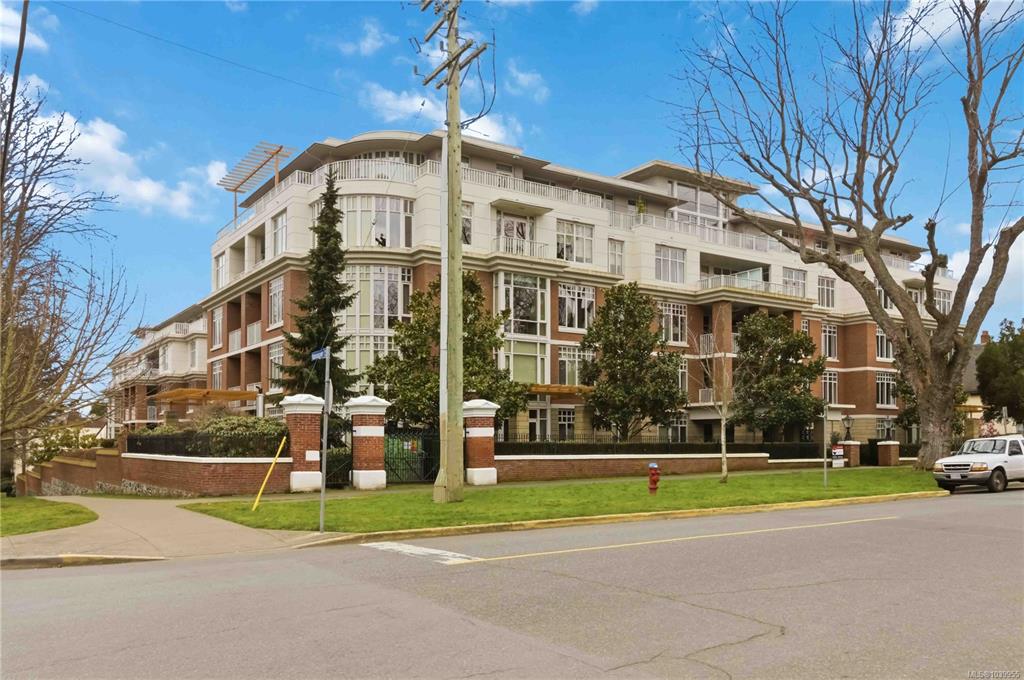 999 Burdett Ave, 1039955, BC,
