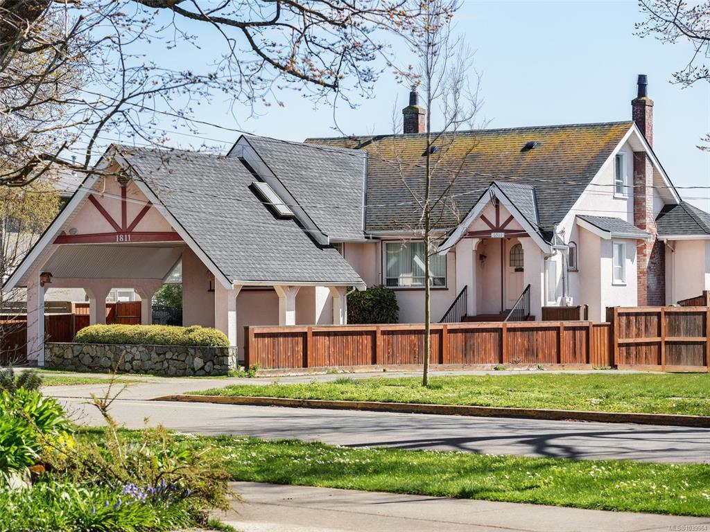 Fourth View of 1811 Hollywood Cres, Victoria, BC, V8S 1J2