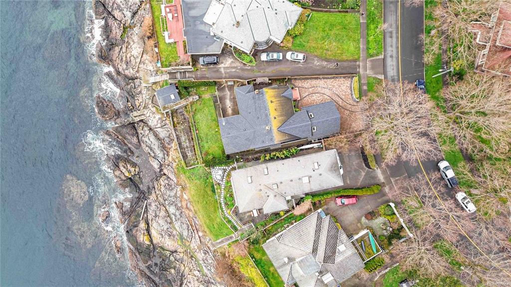 Fifth View of 1811 Hollywood Cres, Victoria, BC, V8S 1J2