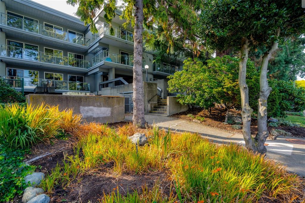 Second View of 2022 Foul Bay Rd, Woodbridge, Victoria, BC, V8R 5A9