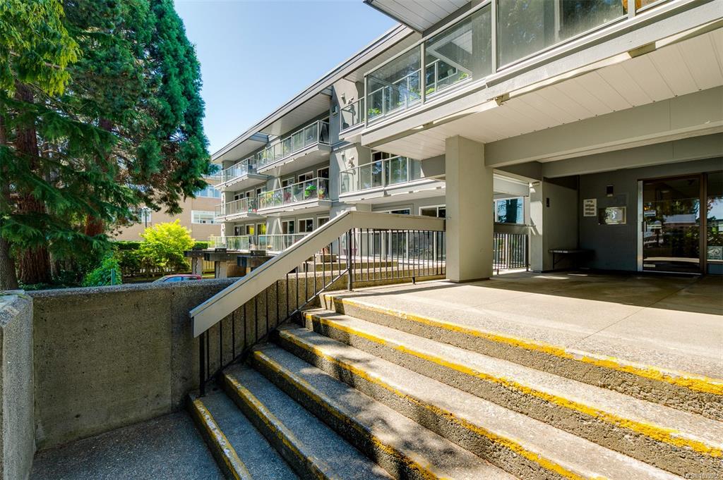 Third View of 2022 Foul Bay Rd, Woodbridge, Victoria, BC, V8R 5A9