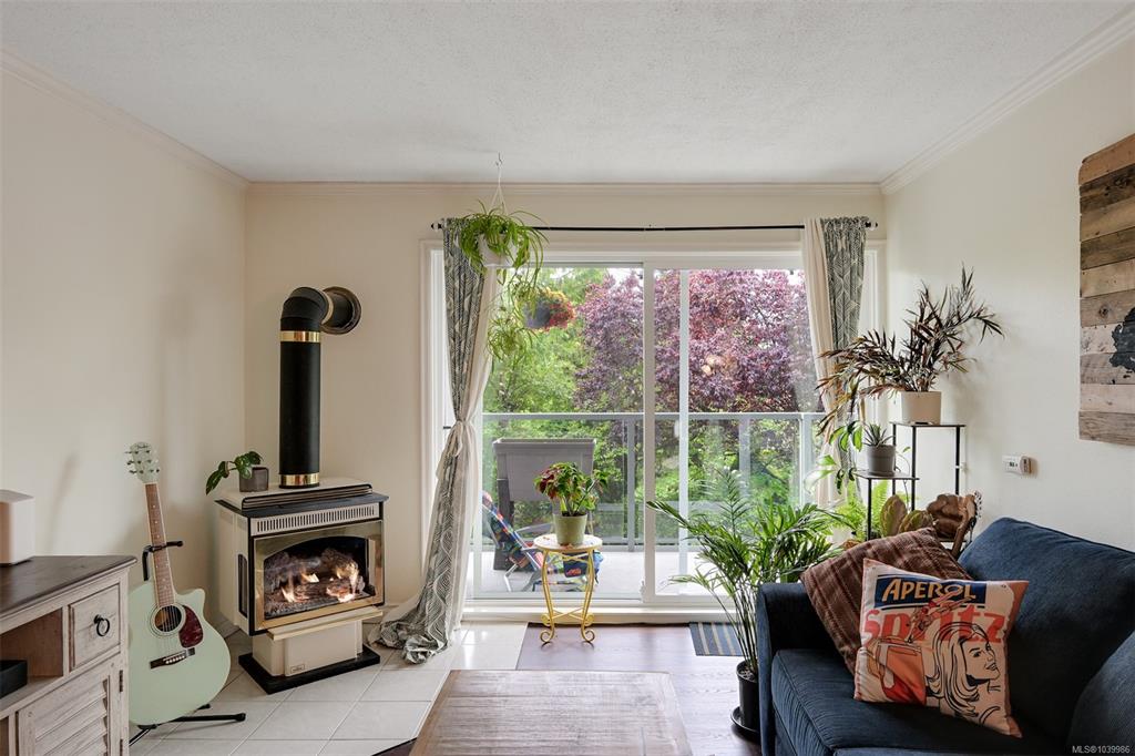 Fifth View of 2022 Foul Bay Rd, Woodbridge, Victoria, BC, V8R 5A9