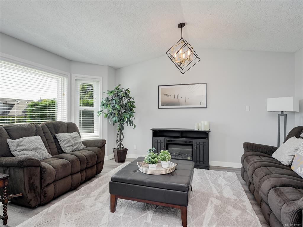 Third View of 4256 Ponderosa Cres, Saanich, BC, V8Z 7G2