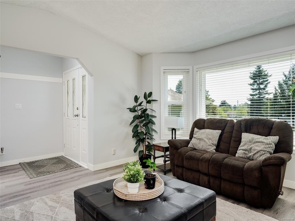Fourth View of 4256 Ponderosa Cres, Saanich, BC, V8Z 7G2