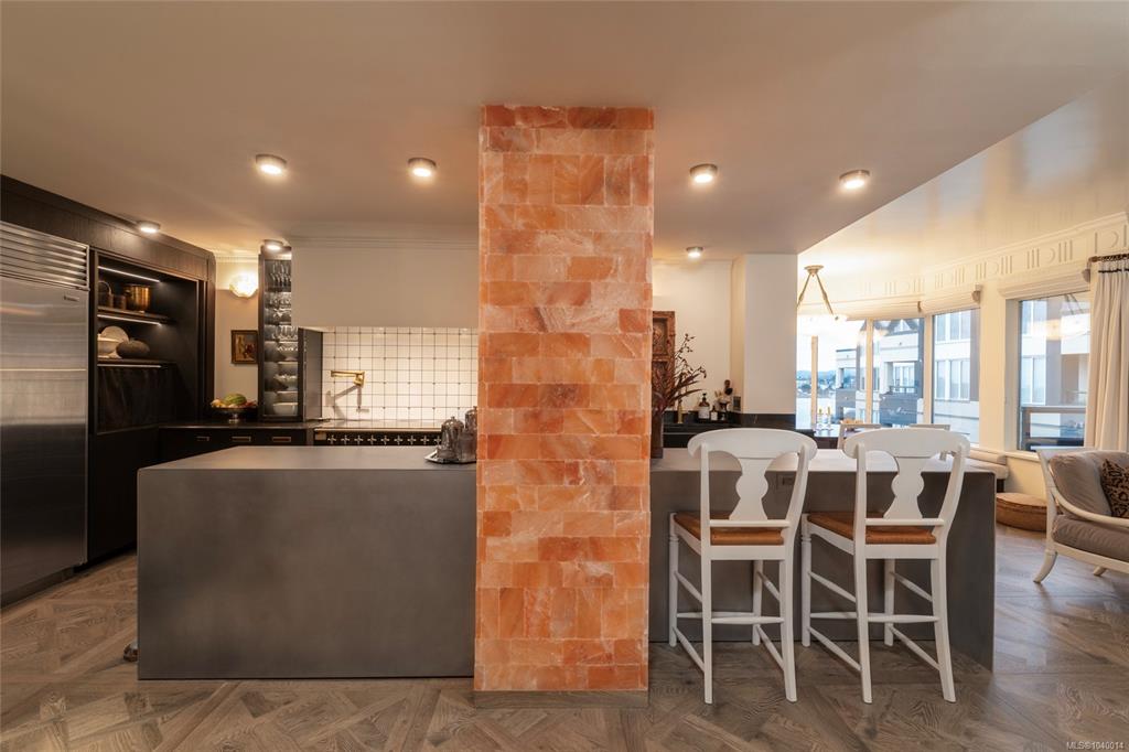 Fifth View of 203 Kimta Rd, Victoria, BC, V9A 6T5