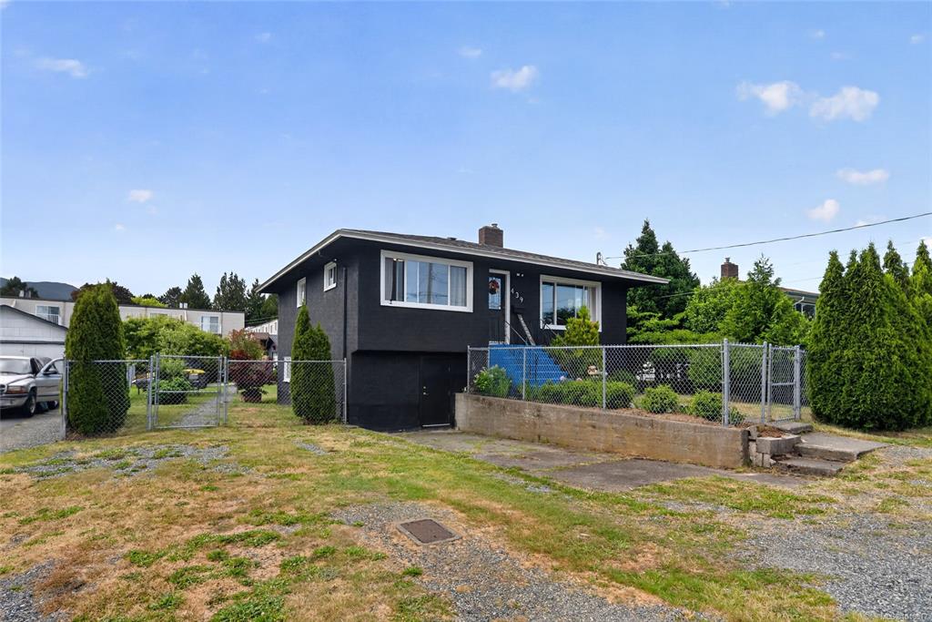 439 Stirling Ave, 1040017, BC,