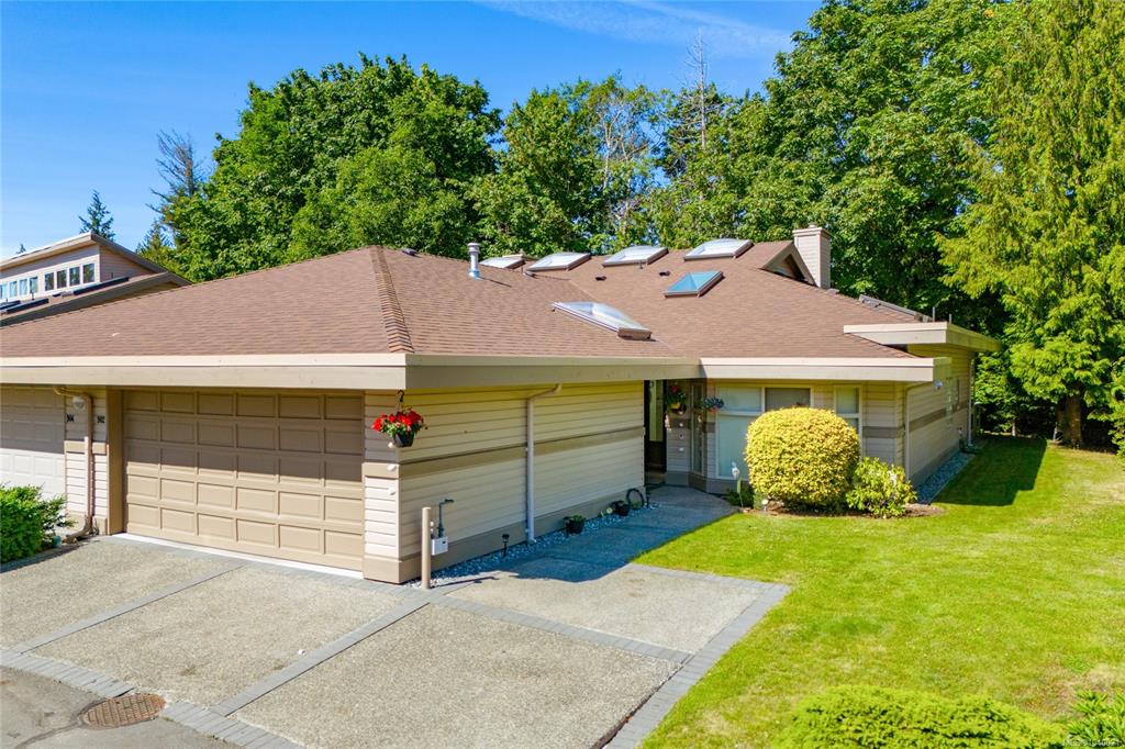 902 Lakes Blvd, 1040021, BC,