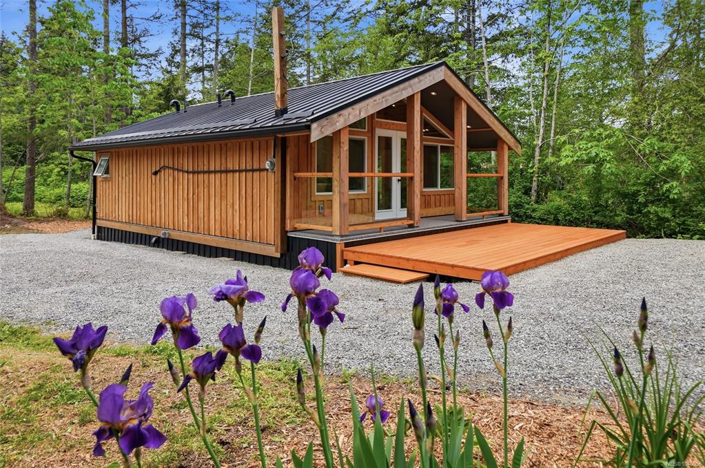 Third View of 675 Little Blvd, Gabriola Island, BC, V0R 1X3