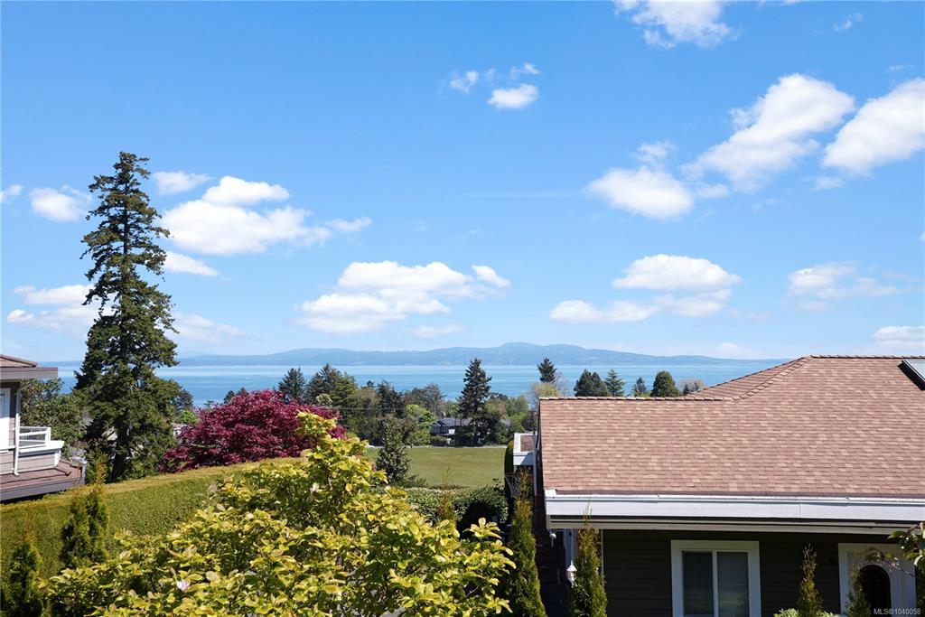 Fourth View of 4405 Moonlight Lane, Saanich, BC, V8N 6K7