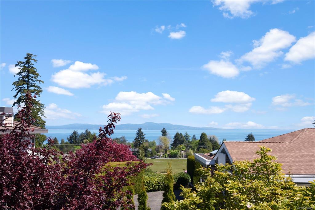 Fifth View of 4405 Moonlight Lane, Saanich, BC, V8N 6K7