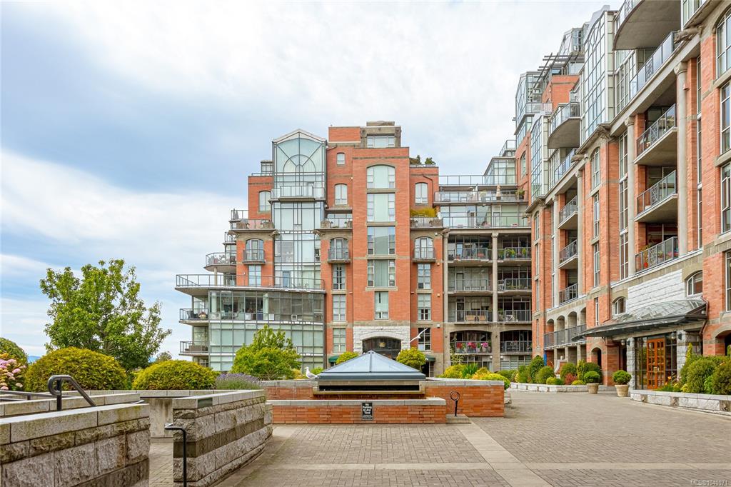 Third View of 21 Dallas Rd, Shoal Point, Victoria, BC, V8V 4Z9