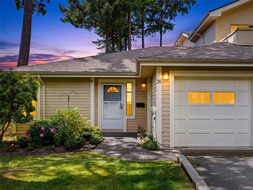 MLS® listing #31543157 for sale located at 909 Admirals Rd