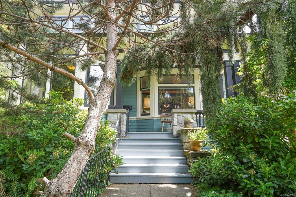 Second View of 1377 Rockland Ave, Victoria, BC, V8S 1V7