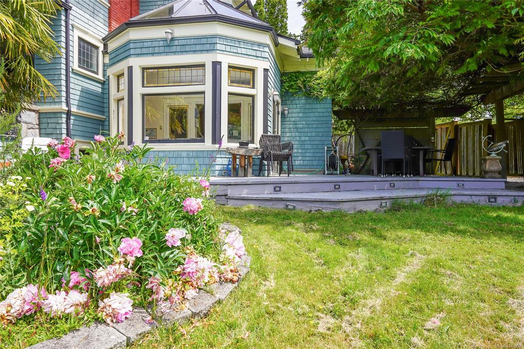 Fourth View of 1377 Rockland Ave, Victoria, BC, V8S 1V7