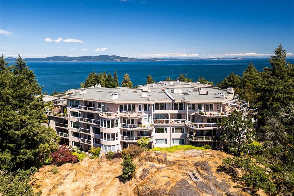 Second View of 2829 Arbutus Rd, Wedgewood Estates, Saanich, BC, V8N 5X5