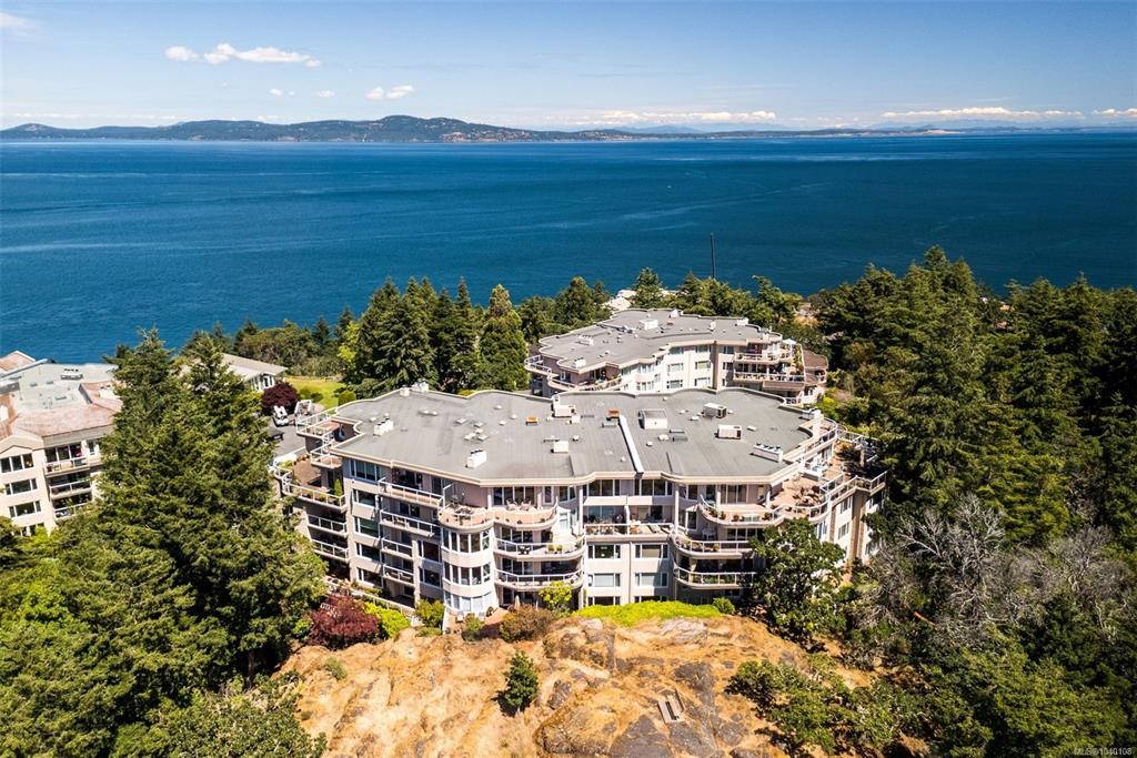 Third View of 2829 Arbutus Rd, Wedgewood Estates, Saanich, BC, V8N 5X5