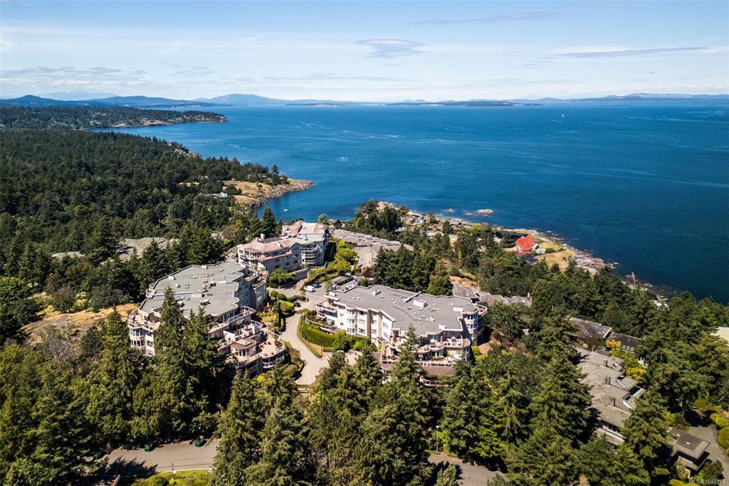 Fourth View of 2829 Arbutus Rd, Wedgewood Estates, Saanich, BC, V8N 5X5