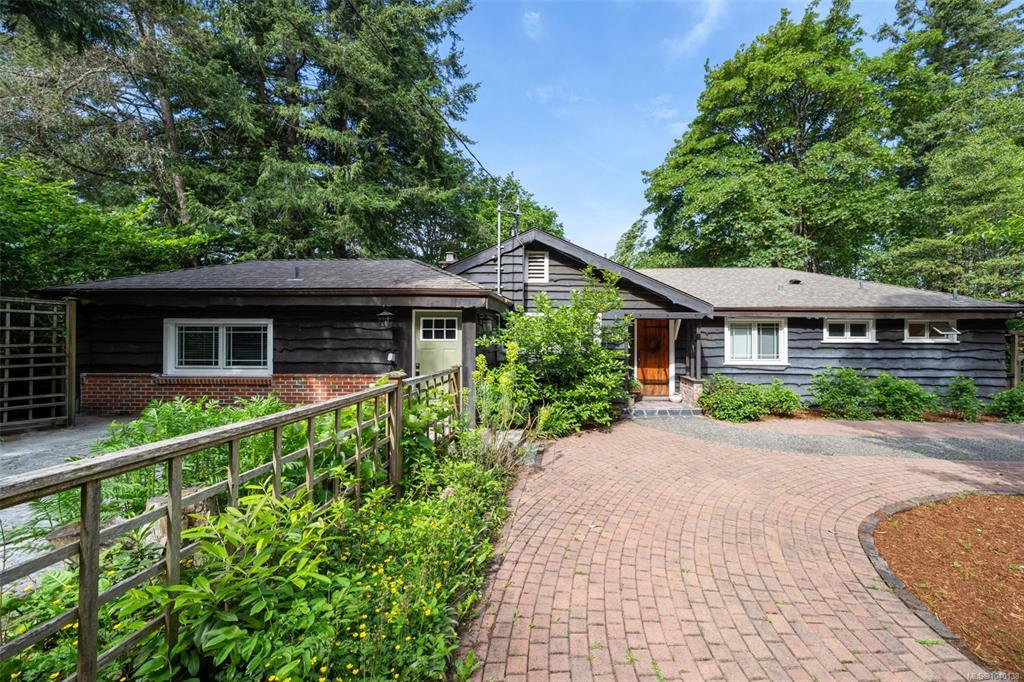 Fifth View of 5168 Santa Clara Ave, Saanich, BC, V8Y 1W4