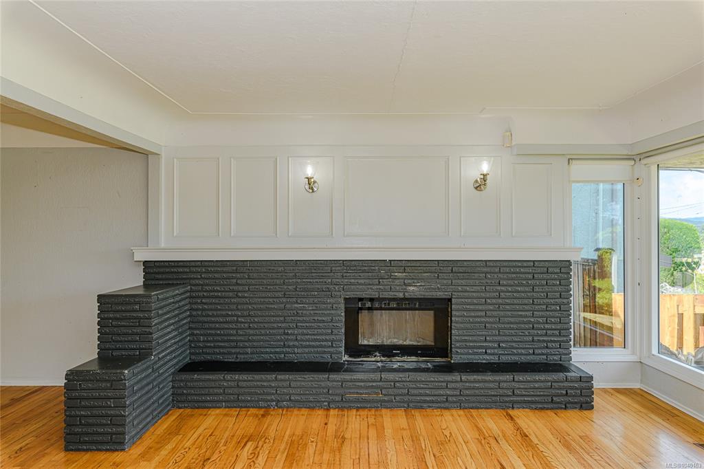 Fourth View of 585 Baker St, Saanich, BC, V8Z 2H6