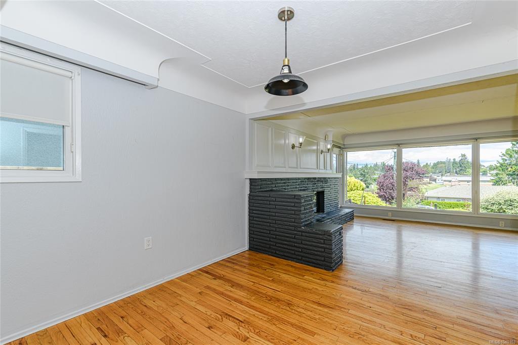Fifth View of 585 Baker St, Saanich, BC, V8Z 2H6