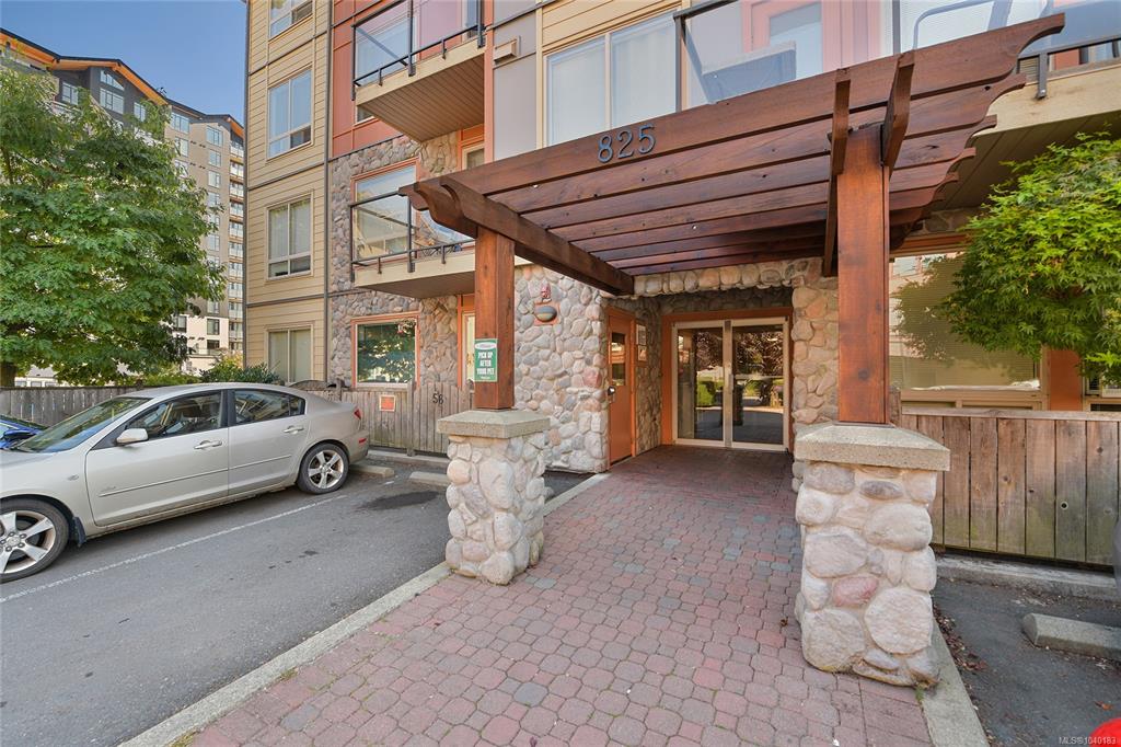 825 Goldstream Ave, 1040183, BC,