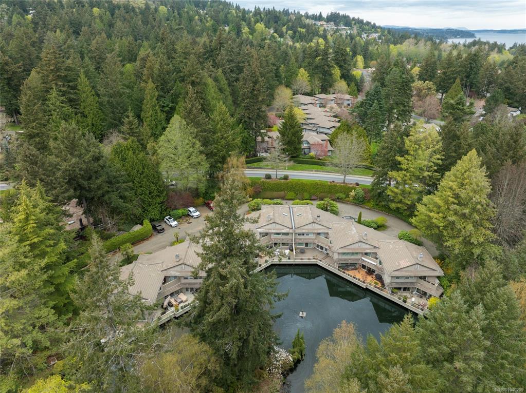 Fifth View of 1040 Pondwood Lane, Saanich, BC, V8X 4S6
