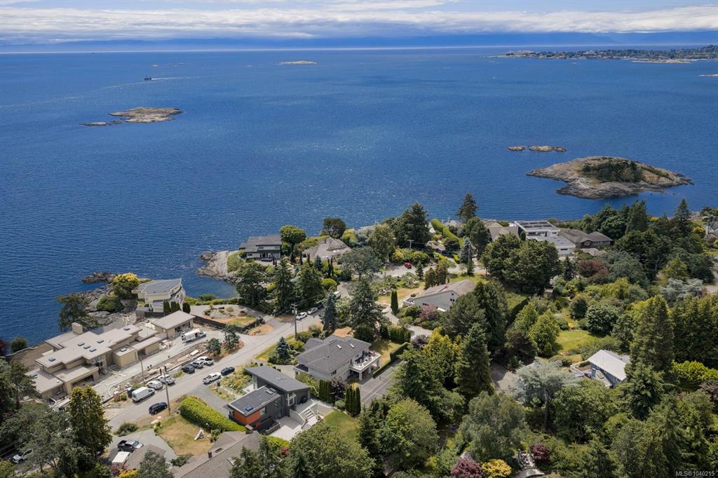 Third View of 2980 Sea View Rd, Saanich, BC, V8N 1L1