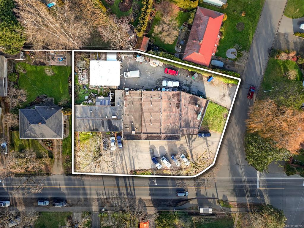 MLS® listing #31552776 for sale located at 660 Burnside Rd W