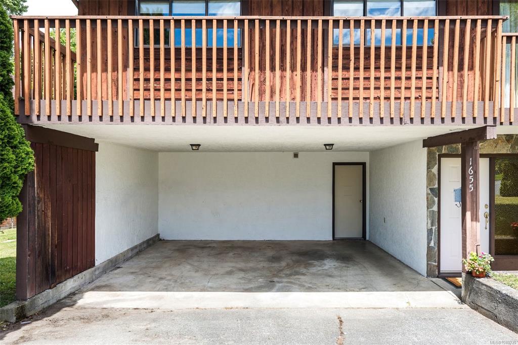 Third View of 1655 Hybury Pl, Saanich, BC, V8N 5L3