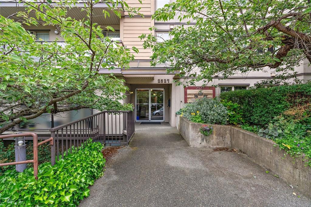 Third View of 2527 Quadra St, Maple Terrace, Victoria, BC, V8T 4E1