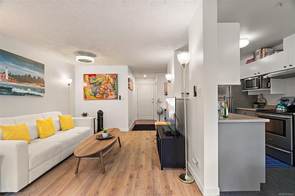 Fourth View of 2527 Quadra St, Maple Terrace, Victoria, BC, V8T 4E1