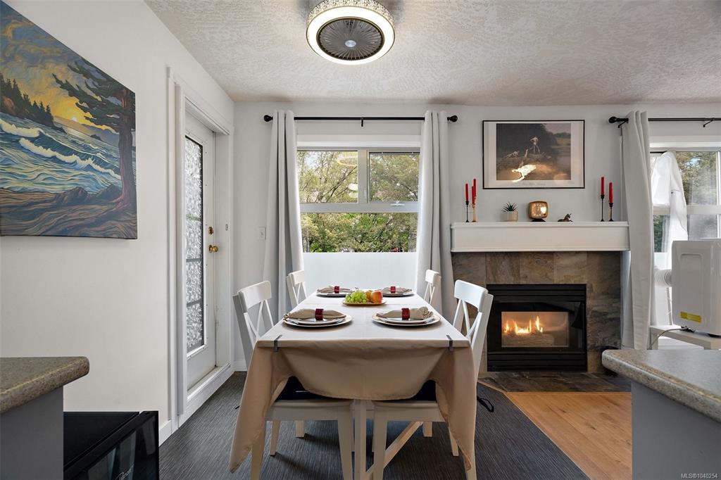 Fifth View of 2527 Quadra St, Maple Terrace, Victoria, BC, V8T 4E1