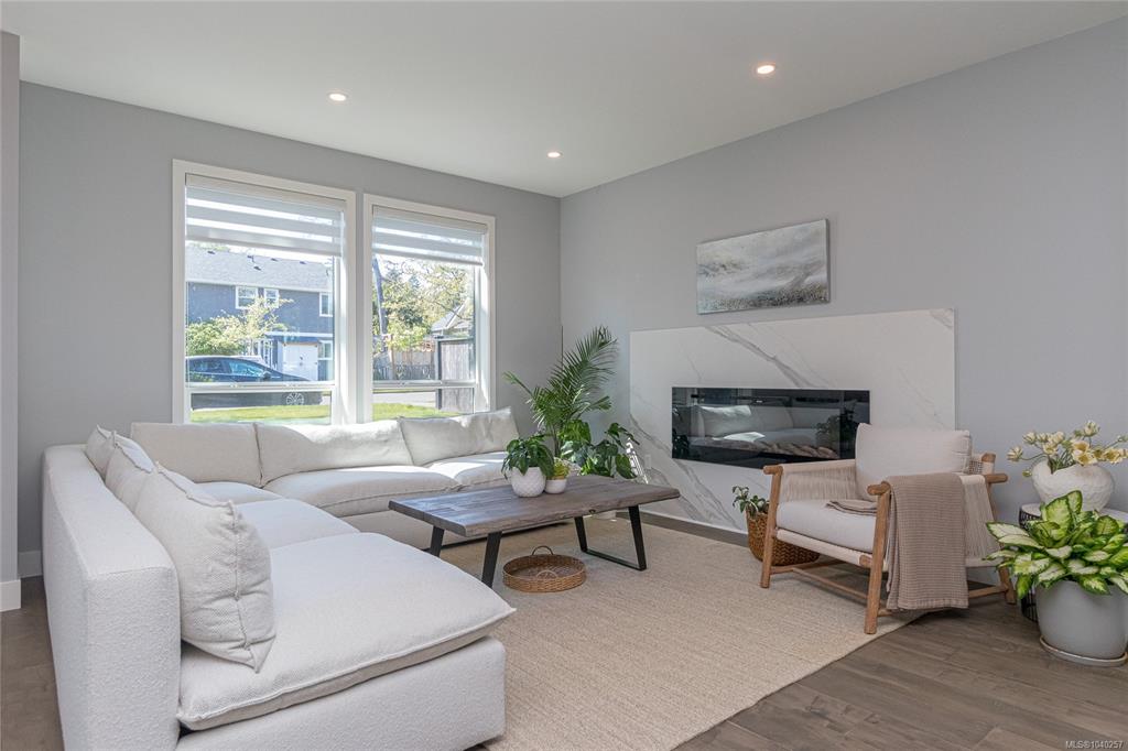 Second View of 909 Bank St, Victoria, BC, V8S 4B1