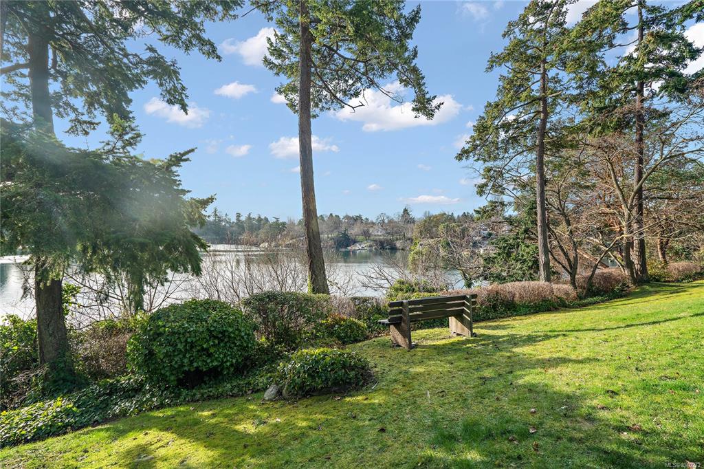 Fourth View of 103 Gorge Rd E, Victoria, BC, V9A 6Z2