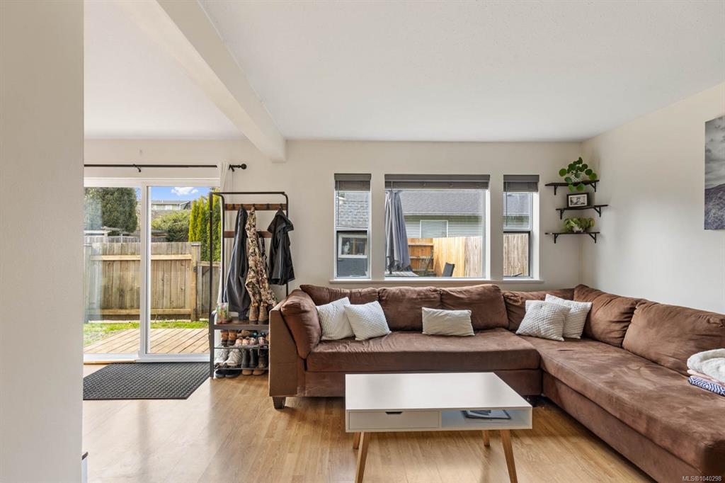 Third View of 345 Menzies Ave, Courtenay, BC, V9N 3C2