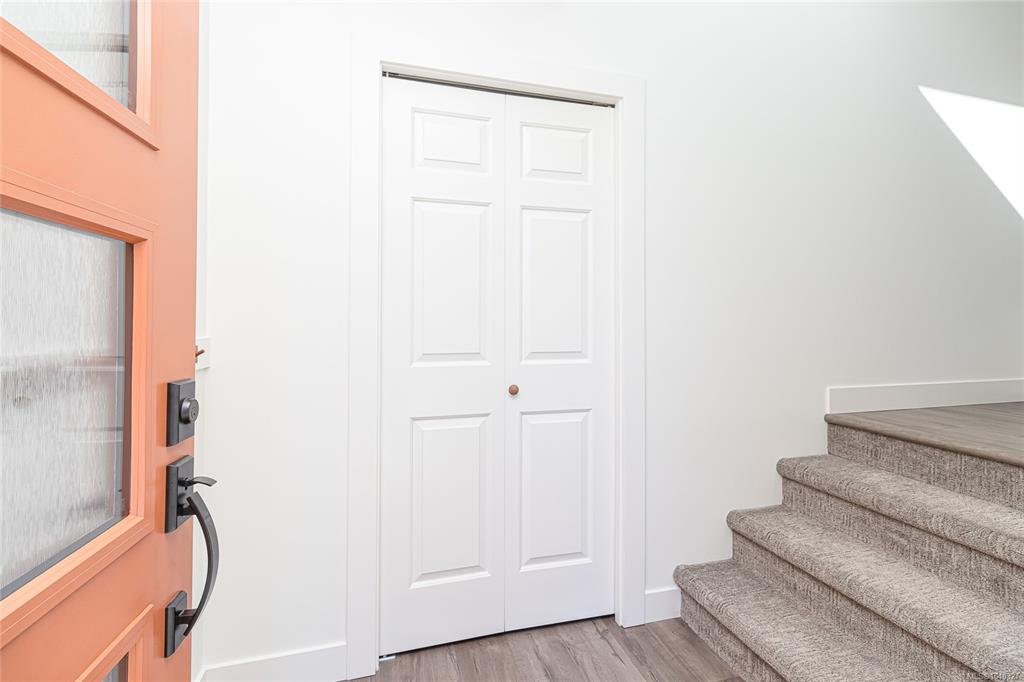 Fourth View of 763 Viaduct Ave E, Saanich, BC, V8Z 6N3