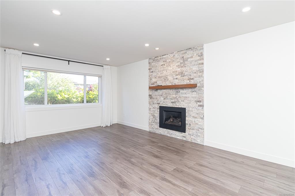 Fifth View of 763 Viaduct Ave E, Saanich, BC, V8Z 6N3