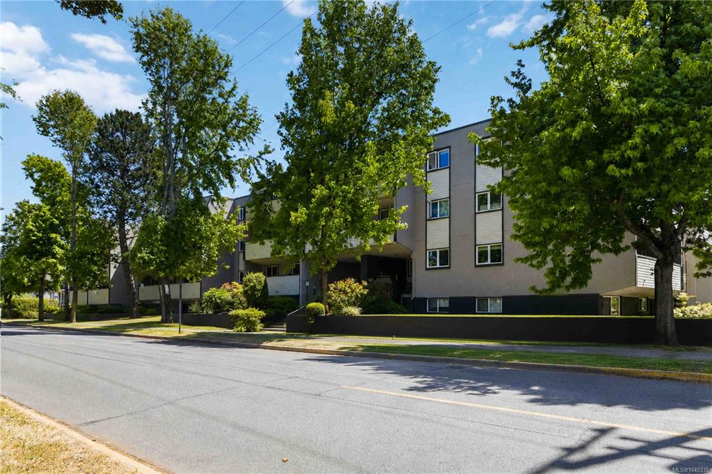 Third View of 909 Pembroke St, Victoria, BC, V8T 4Z5