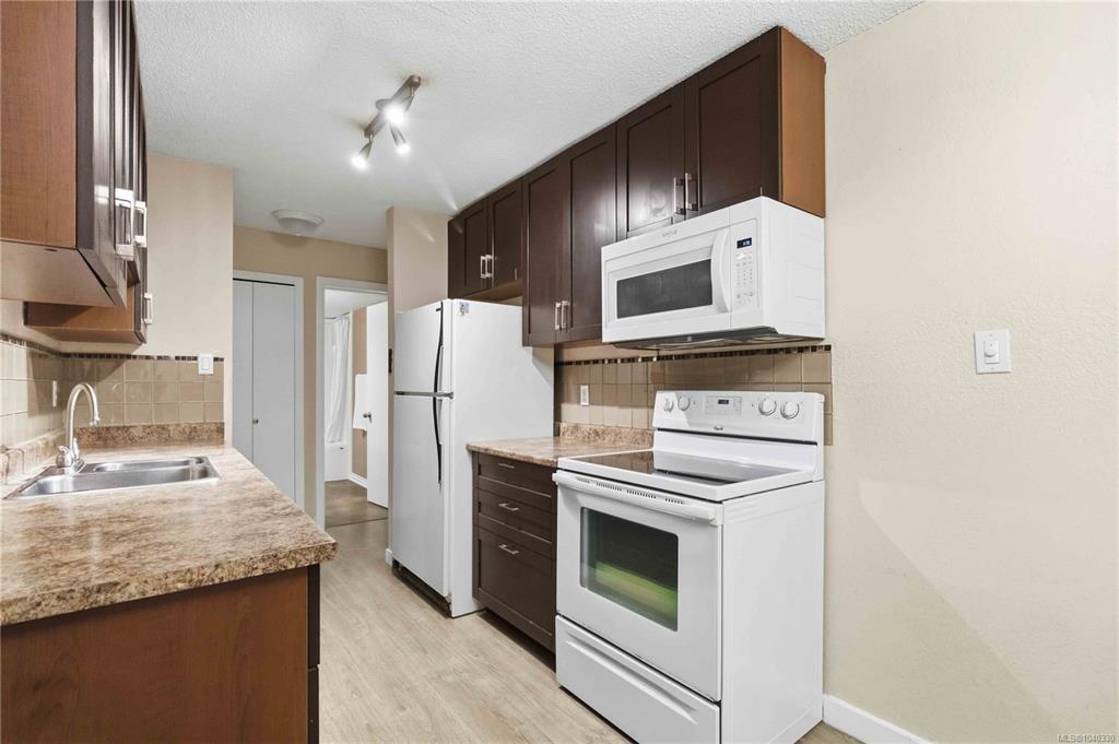 Fourth View of 909 Pembroke St, Victoria, BC, V8T 4Z5