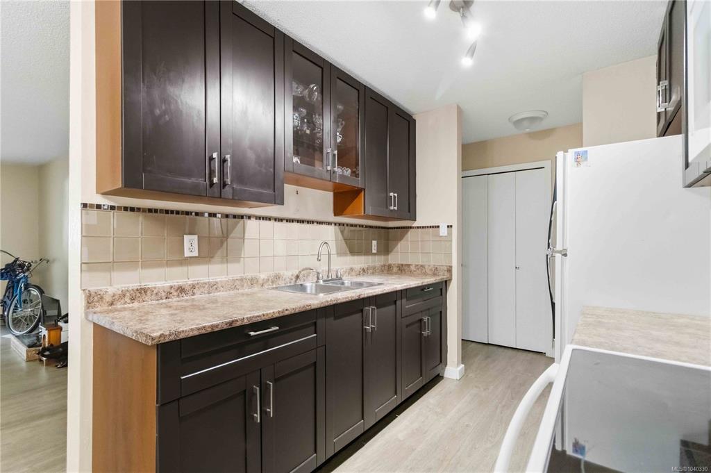 Fifth View of 909 Pembroke St, Victoria, BC, V8T 4Z5