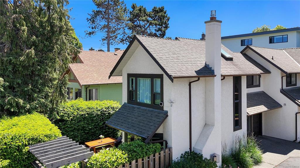 Second View of 977 Convent Pl, CONVENT PLACE, Victoria, BC, V8V 2Y9