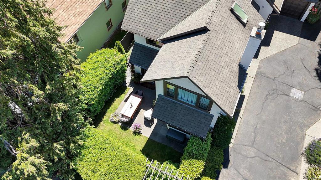 Third View of 977 Convent Pl, CONVENT PLACE, Victoria, BC, V8V 2Y9