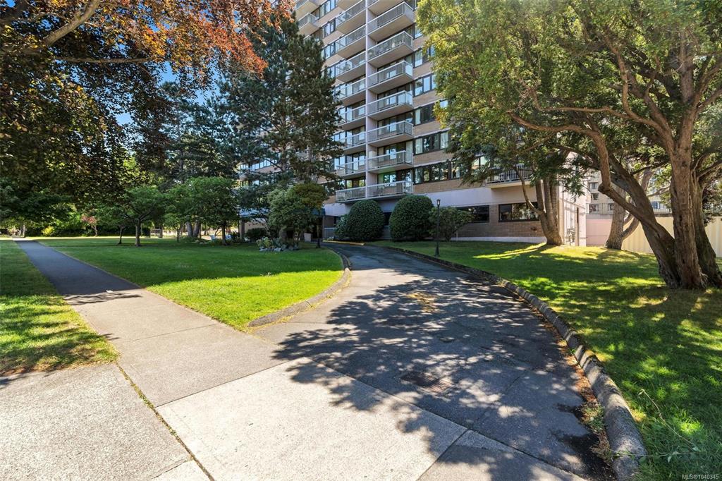 Third View of 647 Michigan St, Orchard House, Victoria, BC, V8V 1S9