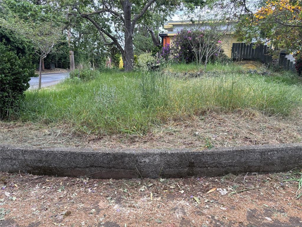 Third View of 342 Foul Bay Rd, Victoria, BC, V8S 4G7
