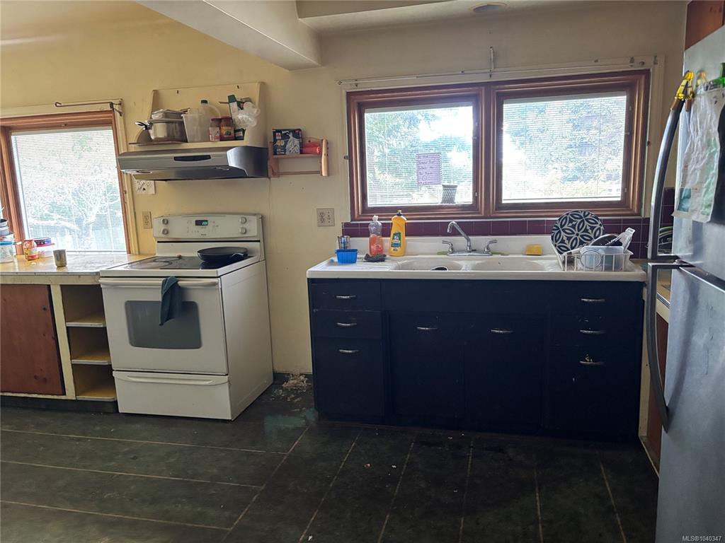 Fifth View of 342 Foul Bay Rd, Victoria, BC, V8S 4G7