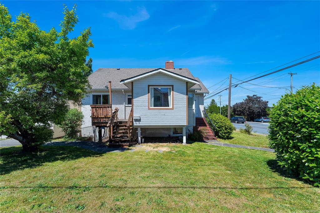 Third View of 201 Burnside Rd, Saanich, BC, V9A 1C4