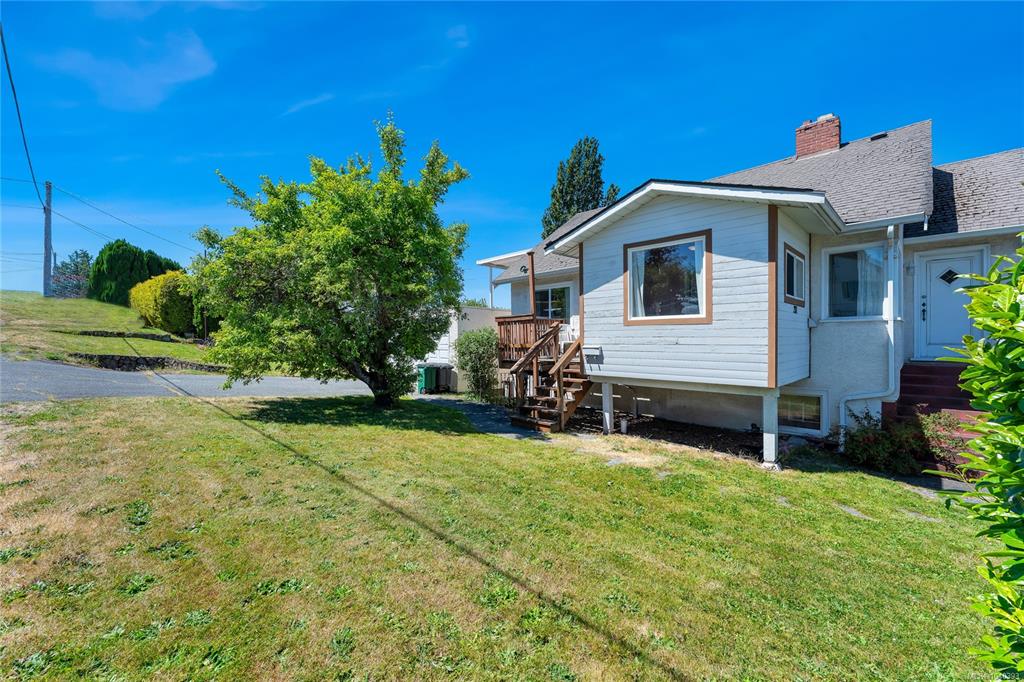 Fourth View of 201 Burnside Rd, Saanich, BC, V9A 1C4