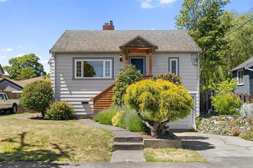 Third View of 2530 Blackwood St, Victoria, BC, V8T 3W1