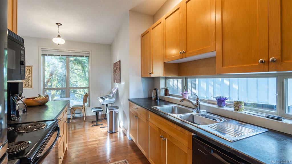 Fifth View of 541 Charfinch Pl, Long Lake Heights, Nanaimo, BC, V9T 5A4