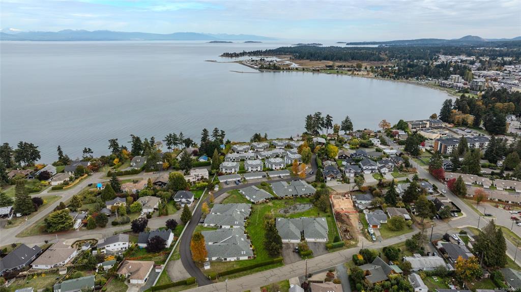 Third View of 330 Dogwood St, SHORELINE, Parksville, BC, V9P 1P7